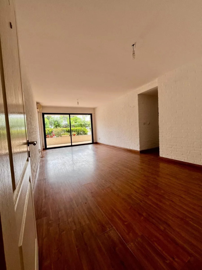 Hermoso Apartamento De 2 Dorm Con Patio En Parque Miramar