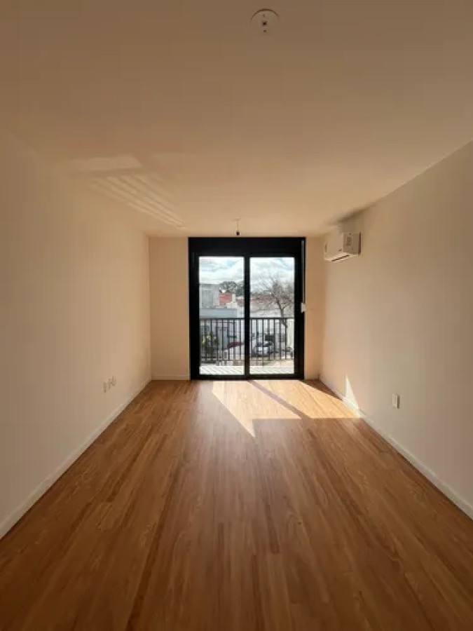 Hermoso Apartamento De 1 Dorm Con Balcon 