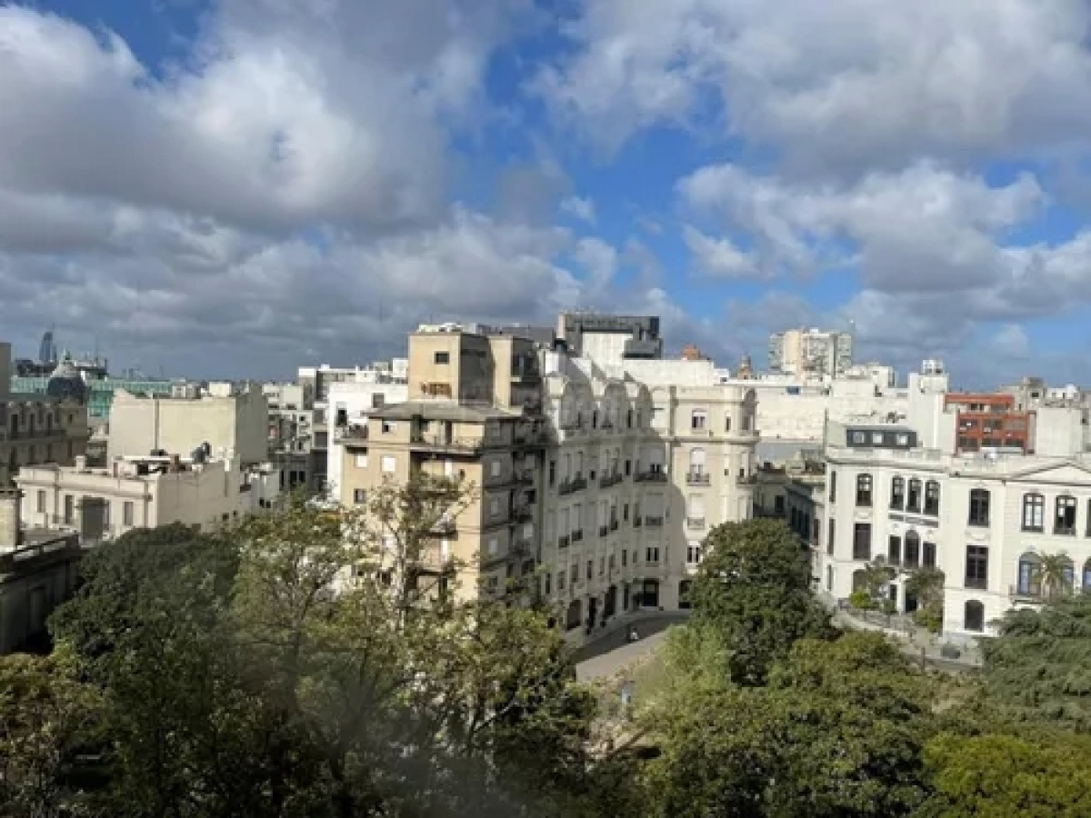 Alquiler Apartamento 2 Dormitorios Muy Luminoso En Ciudad Vieja
