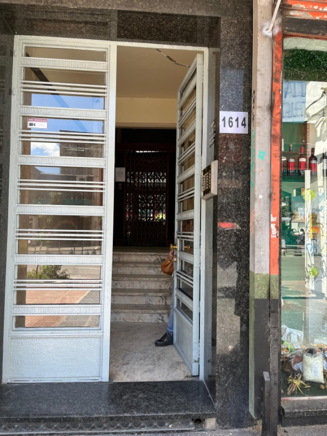 Se Alquila Apto Excelente Ubicación Sobre 18 De Julio 2 Dormitorios En Centro