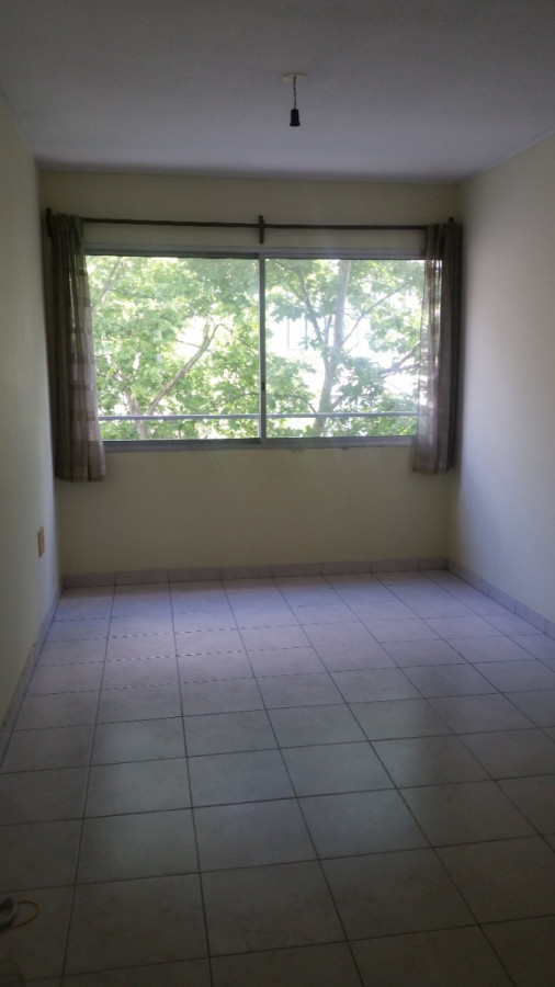 Apartamento De 1 Dorm Muy Iluminado En Centro