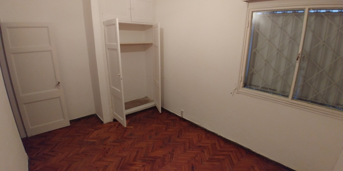 Venta De Apartamento Pb 2 Dormitorios 2 Patios En Ciudad Vieja