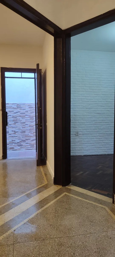 VENTA APARTAMENTO MERCADO MODELO 2 DORMITORIOS Y PATIO PARRILLERO