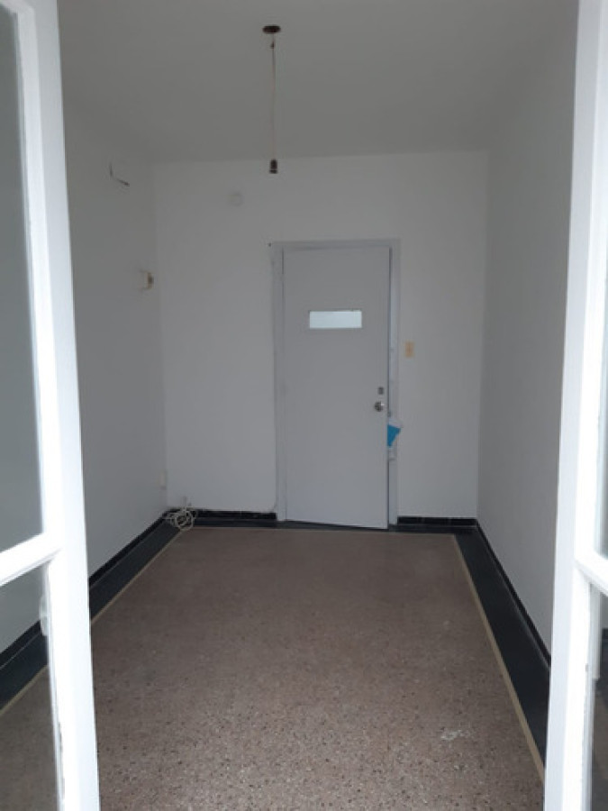 Comodo Apartamento de 2 Dorm En Cerrito