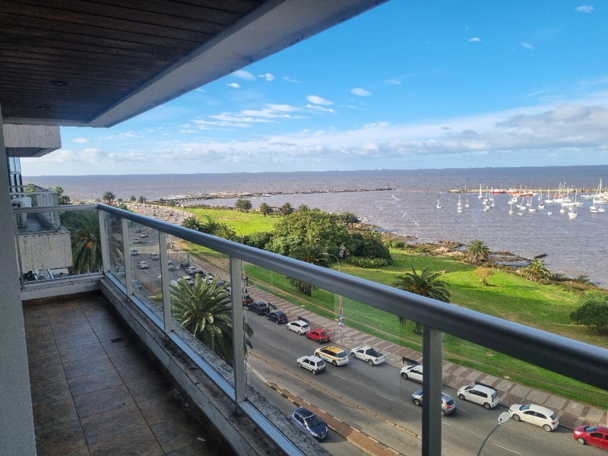 Hermoso Apartamento Tres Dormitorios con Vista al Mar