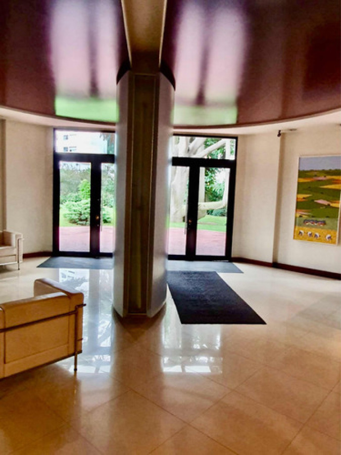 Alquiler Apartamento En Piso Alto De 1 Dormitorio En Pocitos