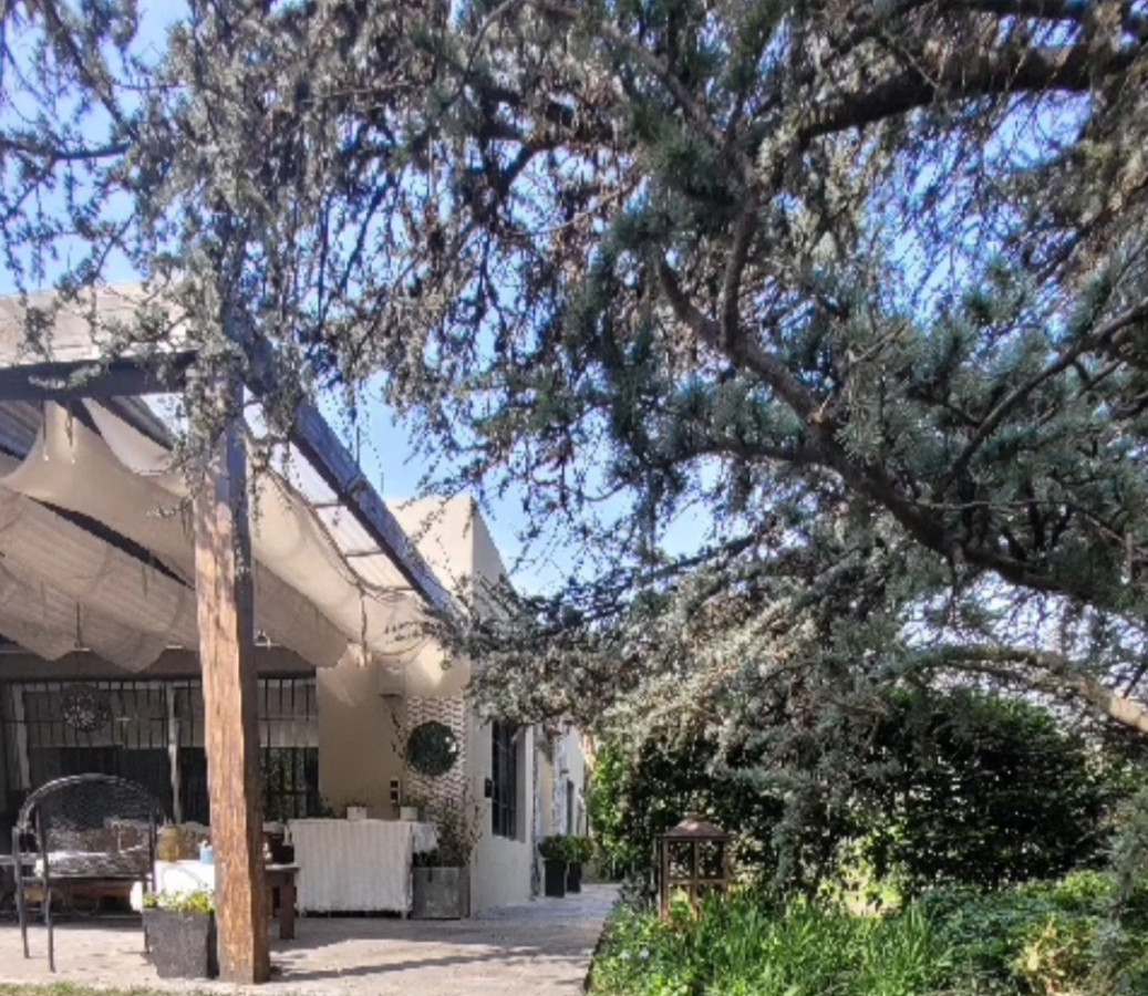 Hermosa Casa De 3 Dorm Con Cochera y Patio En Carrasco 