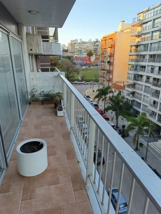 Alquiler En Villa Biarritz Apartamento, 3 Dormitorios, 2 Baños Y Garaje