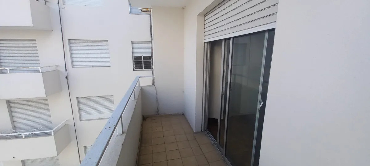 Alquiler Amplio Apartamento En Pleno Centro De Montevideo, 3 Dormitorios Y 2 Baños