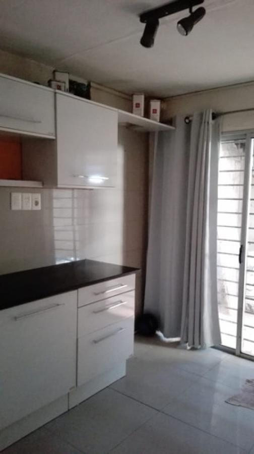 Se Vende Casa En Malvín Norte, 2 Dormitorios, Cochera Y Parrillero