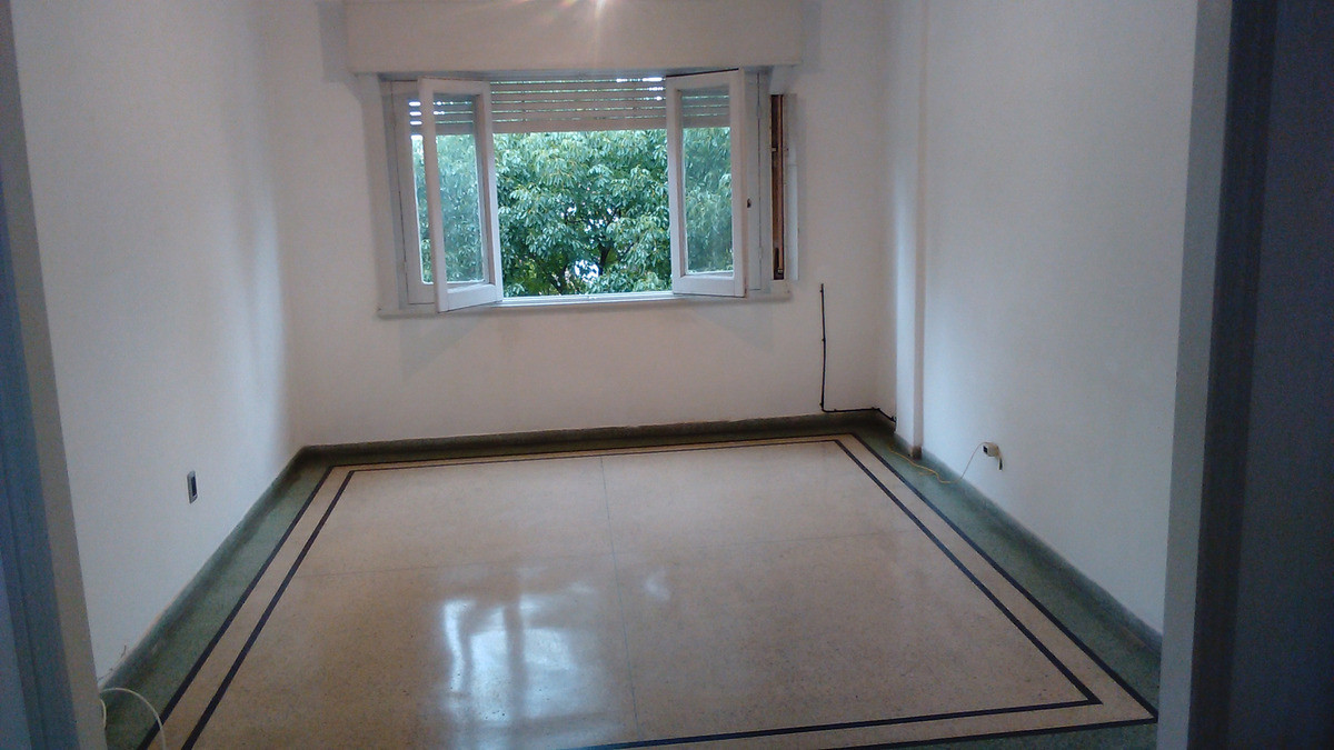 Alquiler De Apartamento 2 Dormitorios Con Balcón En Brazo Oriental 