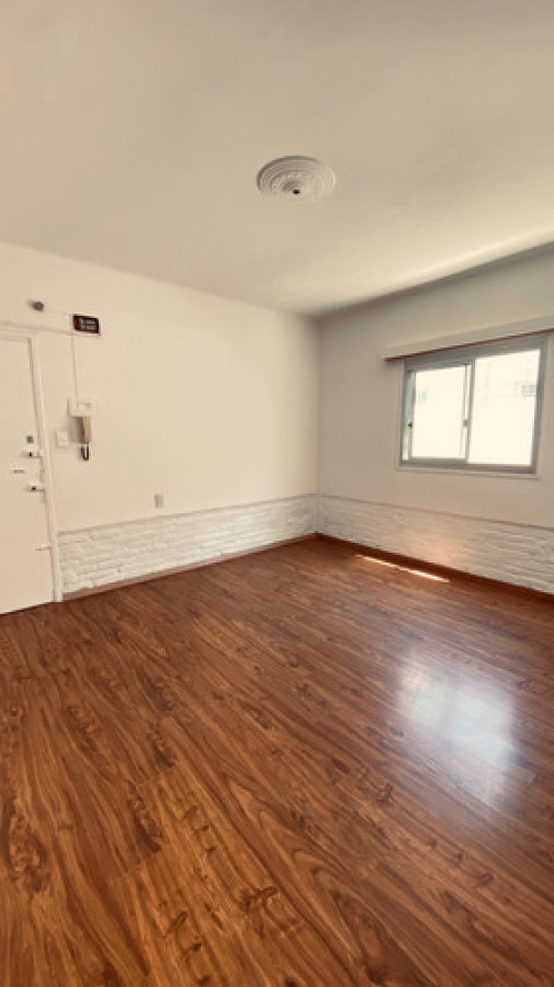 Alquiler De Apartamento 1 Dormitorio Con Patio En Parque Batlle