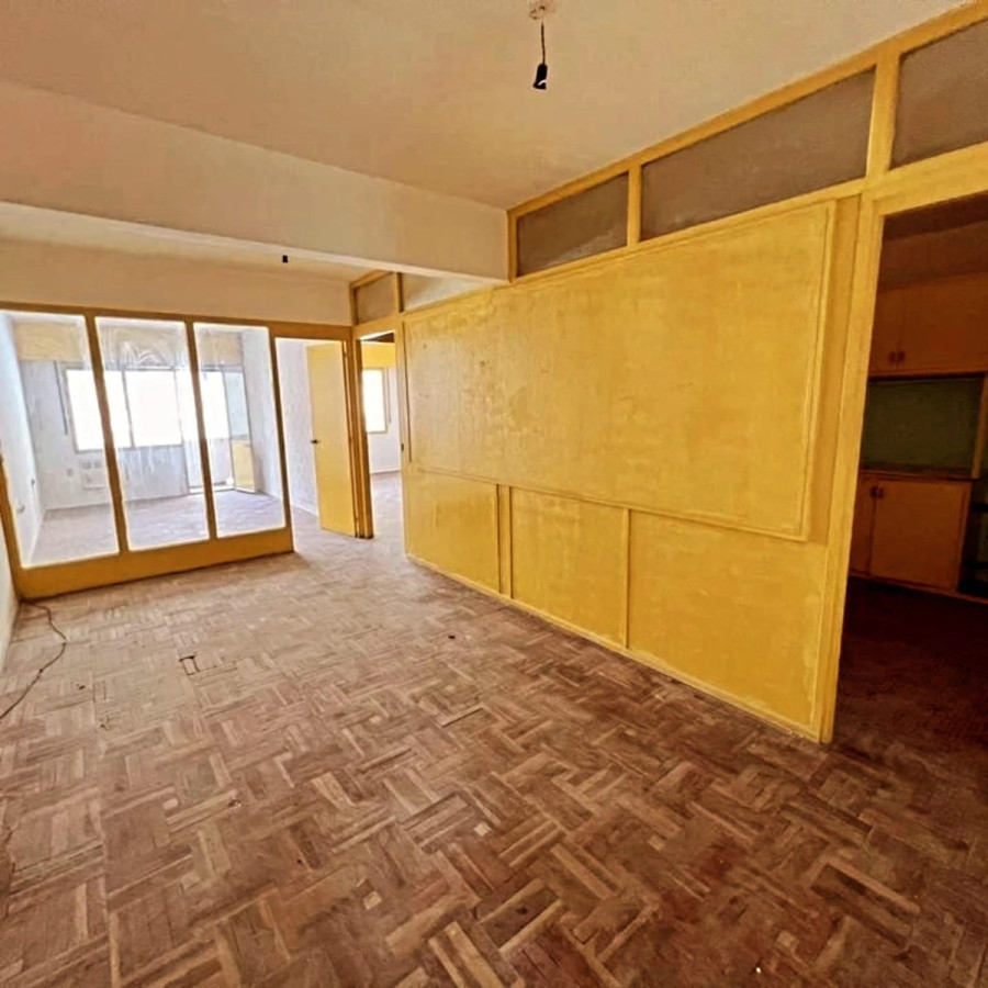 Alquiler Apartamento De 2 Dormitorios Con Balcón En Centro