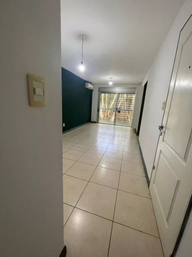 Alquiler Apartamento De 1 Dormitorio Con Cochera En Centro