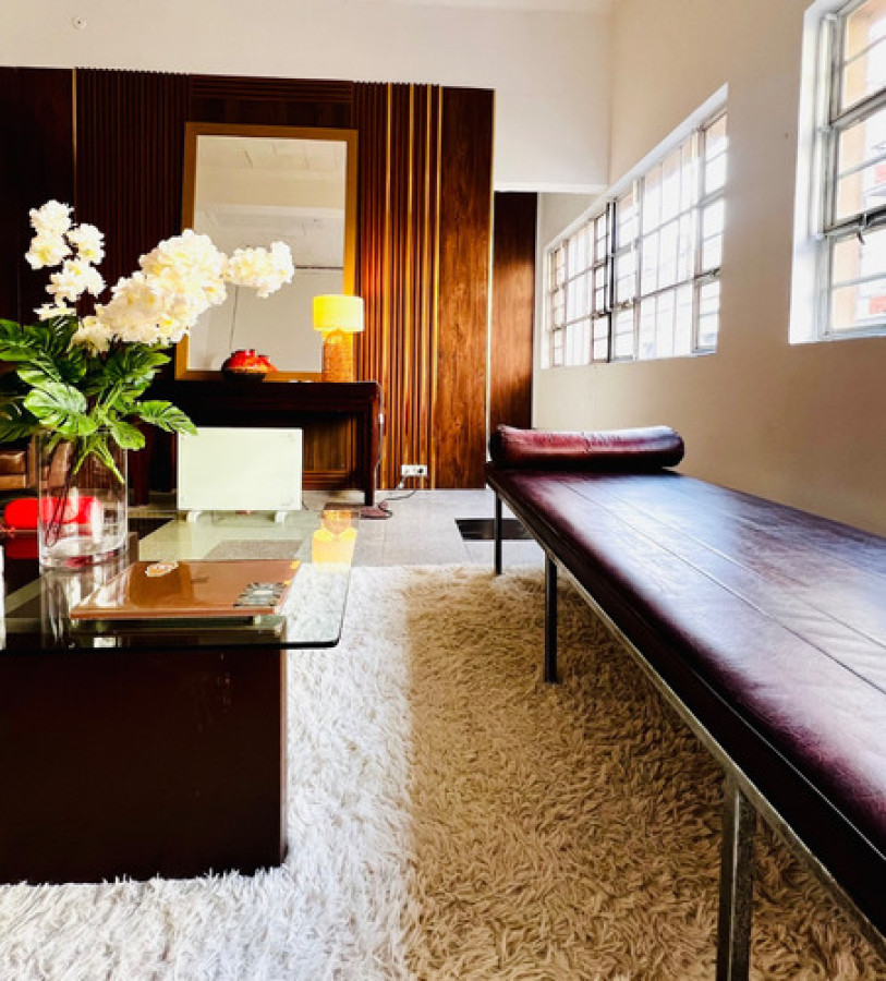 Alquiler Apartamento Dos Dormitorios Amplio C/ Muebles O Sin. Centro. Reciclado, De Revista! Gatos Bajos Con Amenices. Garaje Incluido.