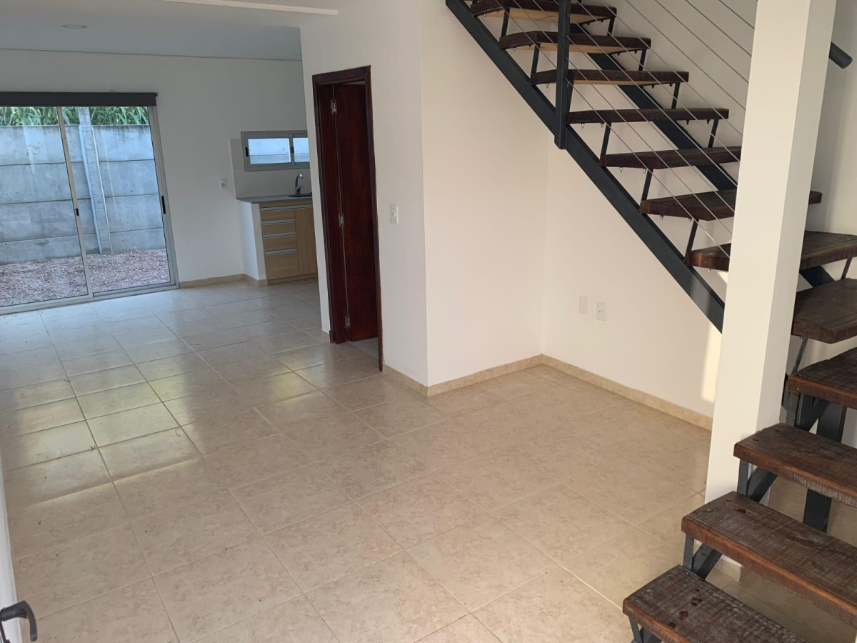 Hermoso Duplex con 2 Dorm Patio y Cochera