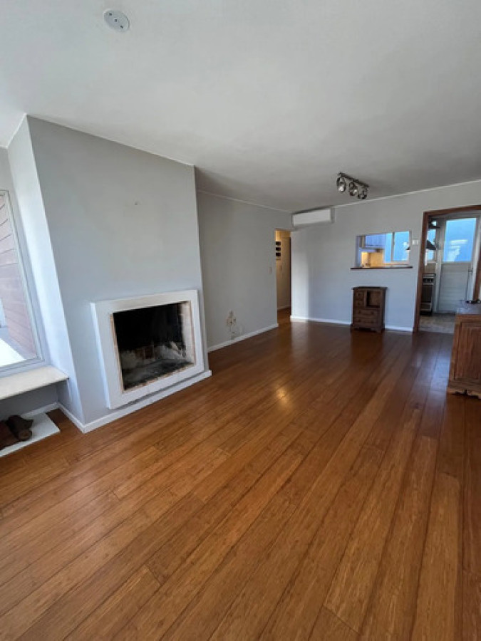 Alquiler Apartamento 2 Dormitorios Con Cochera En Pocitos 