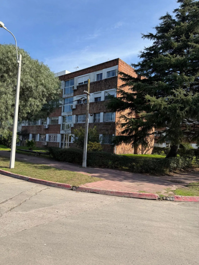 Alquiler Apartamento 3 Dormitorios Amplio Y Cómodo Excelente Zona Impecable Estado En Punta Gorda