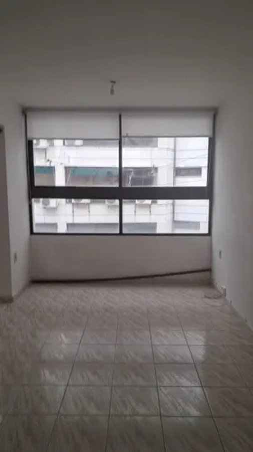 Comodo MonoAmbiente En Tres Cruces. 