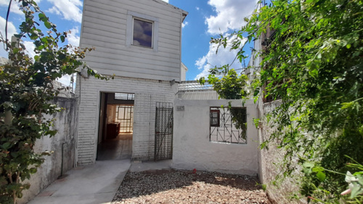 Alquiler De Casa De 3 Dormitorios Con Cochera Excelente En Pérez Castellanos