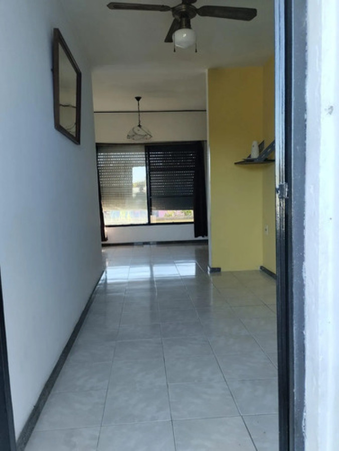 Alquiler De Casa 2 Dormitorios Con Cochera Excelente En Jardines De El Hipodromo 