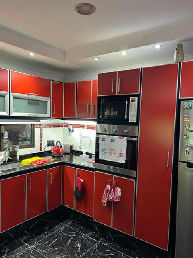 Casa 3 Dormitorios, 2 Baños, Garage Y Barbacoa En Pérez Castellanos
