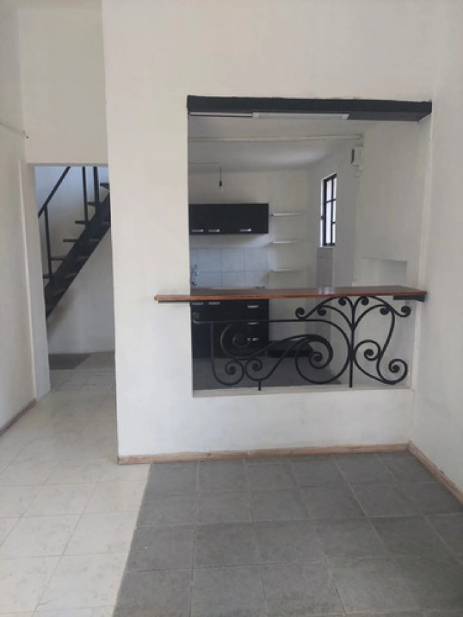 Alquiler Casa 2 Dormitorios Con Patio Sin Gastos En Reducto