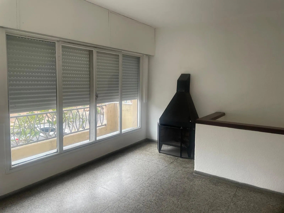 Alquiler Casa De Altos 2 Dormitorios Terraza Con Parrillero En Larrañaga