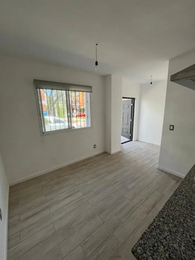 Alquiler Casa 1 Dormitorio Excelente Ubicación Sin Gastos Comunes En Buceo