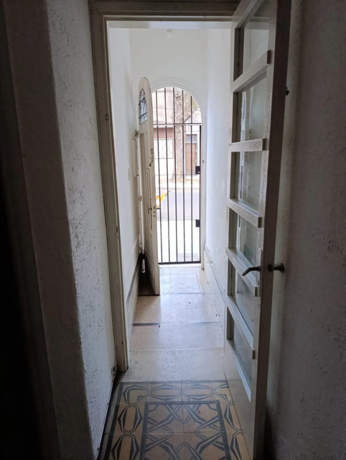 Alquiler Casa Al Frente De 1 Dormitorio Sin Gastos Comunes En Tres Cruces