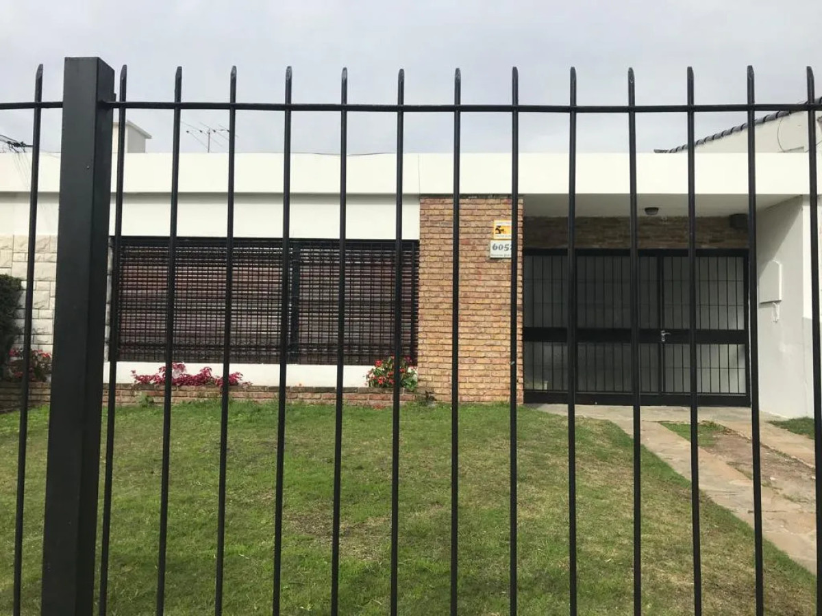 Hermosa Casa De 2 Dorm Con Cochera Y 2 Baños