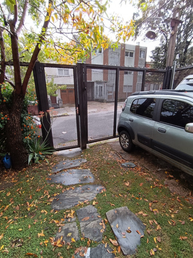 Venta Casa La Blanqueada 4 Cuartos Jardin Cochera Parrillero Horno Barro