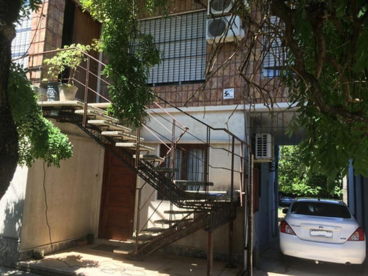 Casa Ph  2 Dormitorios con Barbacoa y Amplio Patio Alquilo /Vendo Prado Norte 