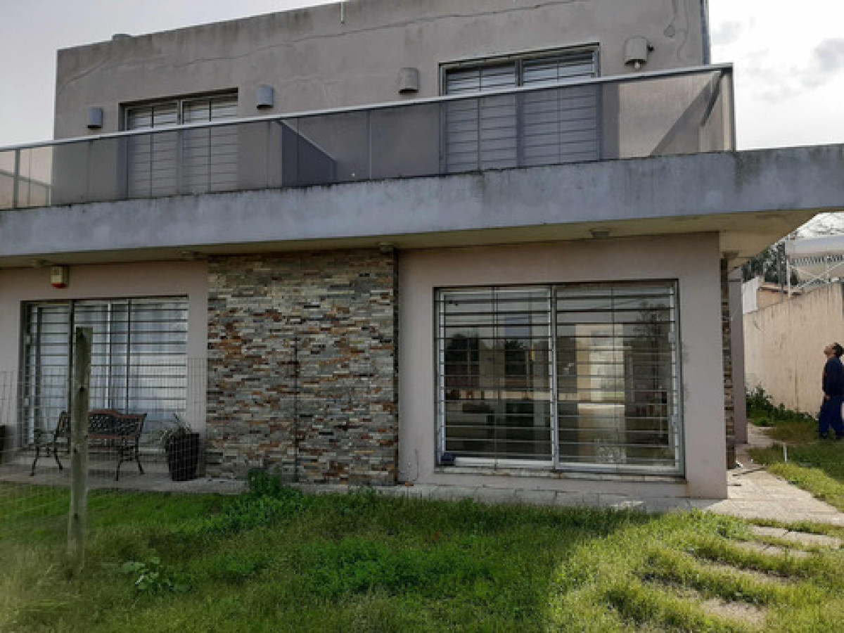 Alquiler Casa 3 Dormitorios 3 Baños Frente Al Mar, En Canelones