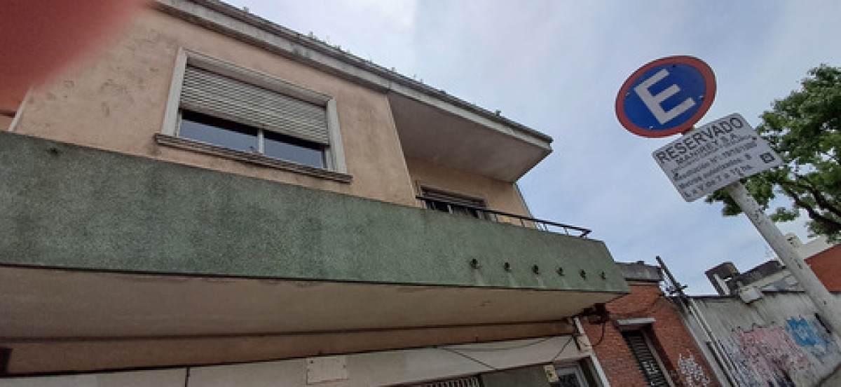 Alquiler De Casa Planta Alta 2 Dormitorios Con Parrillero En Tres Cruces