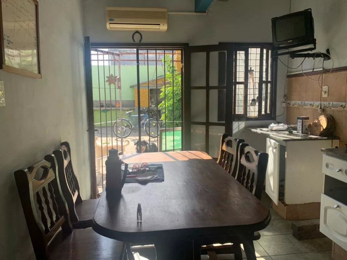 INCREIBLE CASA EN BOLIVAR CON RENTA 3 DORMITORIOS Y GARAJE!