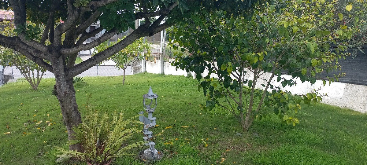  Muy Linda Casa Tipo Chalet En Peñarol Entre La Estación De Trenes Y Garzón.