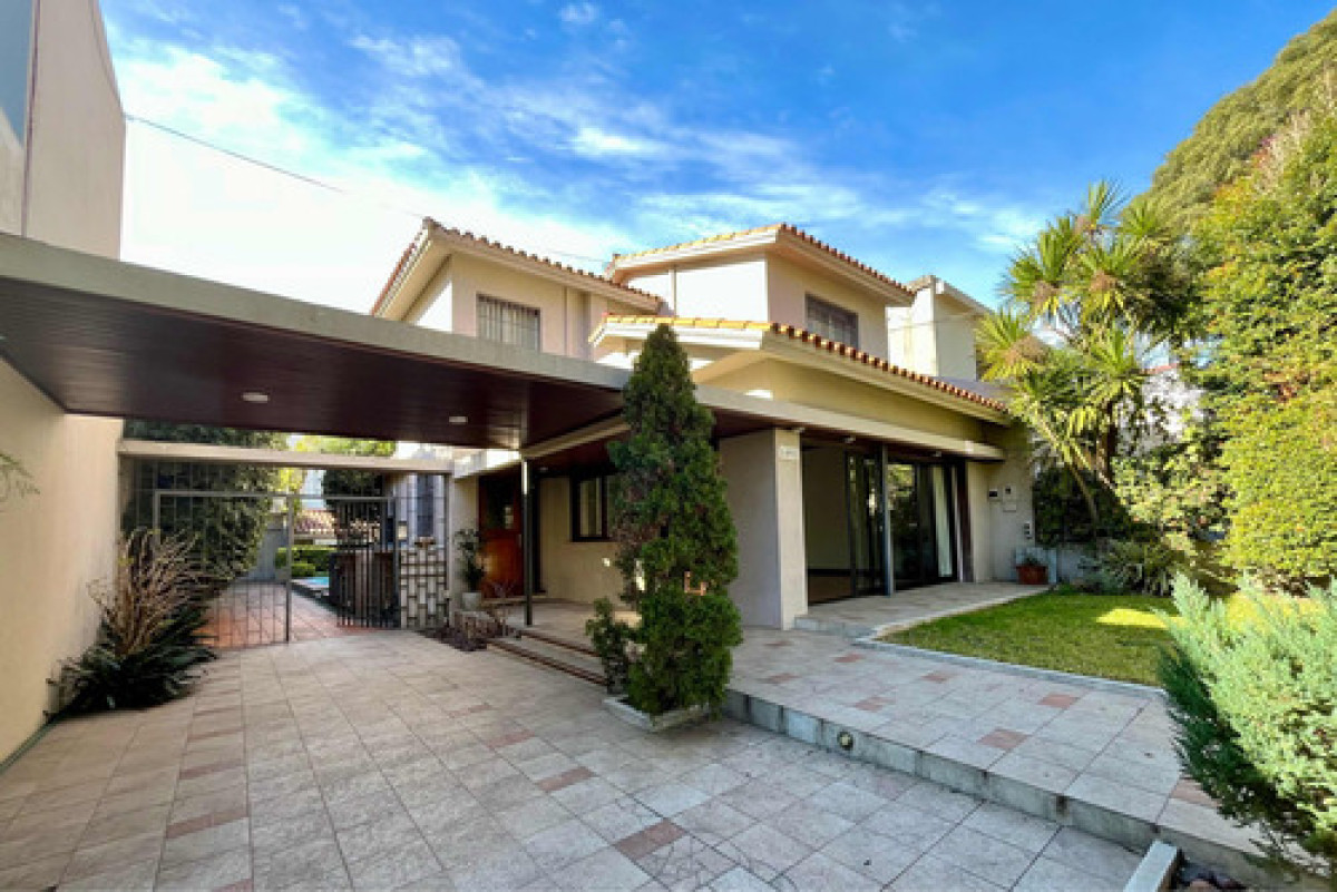 Hermosa Casa Ideal Empresa, U Hogar Con Cochera