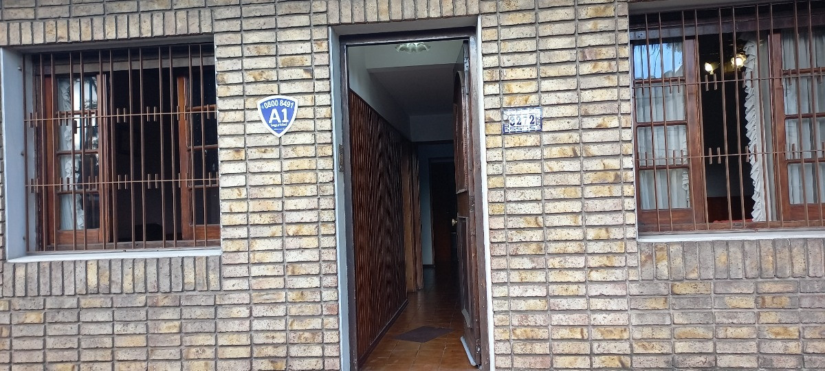 Propiedad En Venta!! Ubicada En La Blanqueada, 3 dormitorios, 2 baños y garaje!