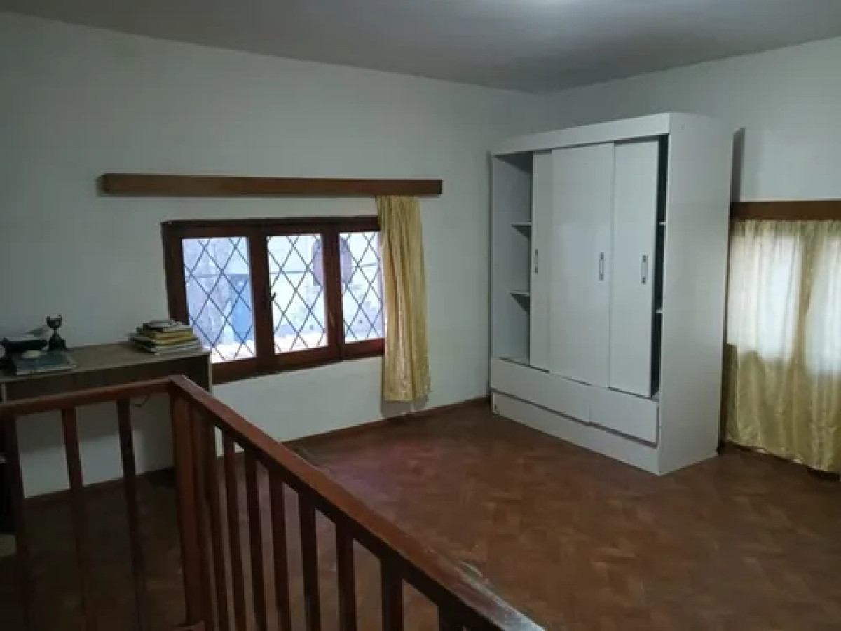 Linda Casa Con 2 Dorm Y  Cochera En Reducto