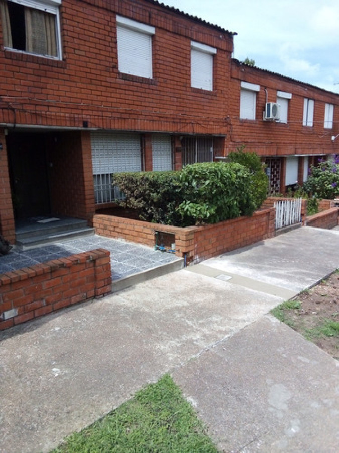 Venta Casa 2 Dormitorios En Complejo Cochera Sayago