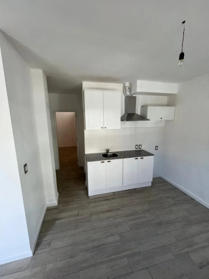 Alquiler De Casa 1 Dormitorio Excelente Ubicación Sin Gastos Comunes En Buceo
