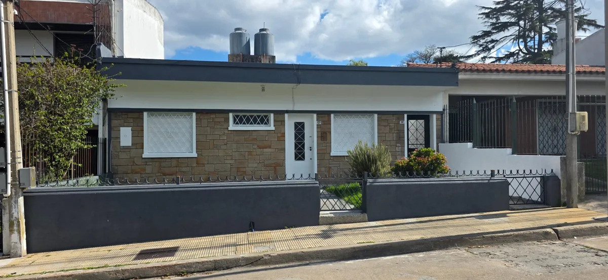 Alquiler Casa De 2 Dormitorios Con Patio Sin Gastos En Prado