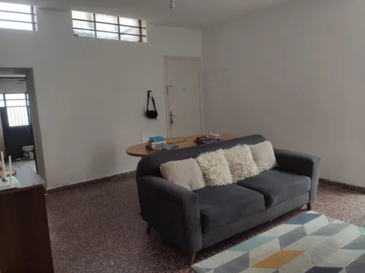Comoda Casa De 2 Dorm En Pocitos 