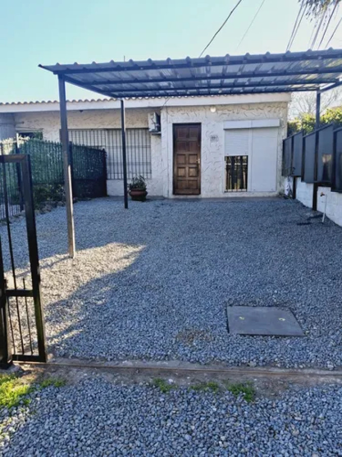 Linda Casa De 2 Dorm Con Cochera Y Parrillero