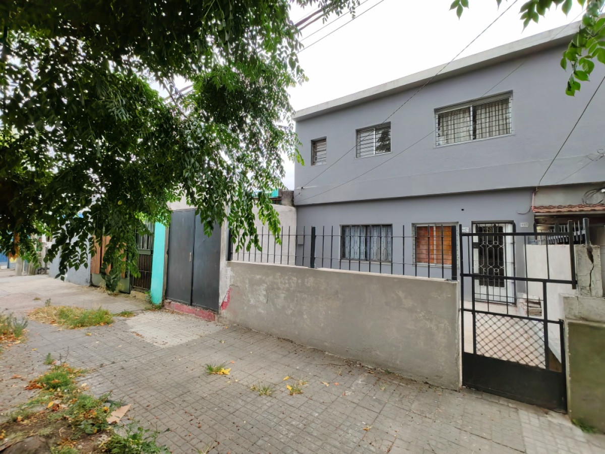 Alquiler De Casa Al Frente Dos Plantas Dos Dormitorios En Malvin Norte