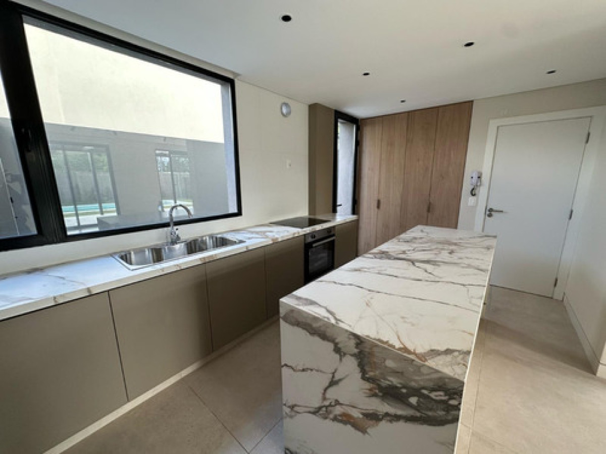 Hermosa Casa A Estrenar 3 Dorm Con Jardín Y Piscina En Carrasco Norte