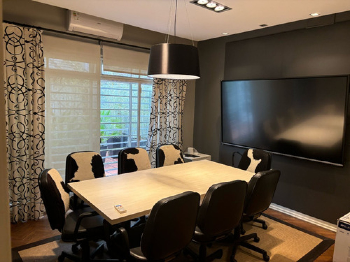 Hermosa Casa  U Oficinas para estudio de profesionales