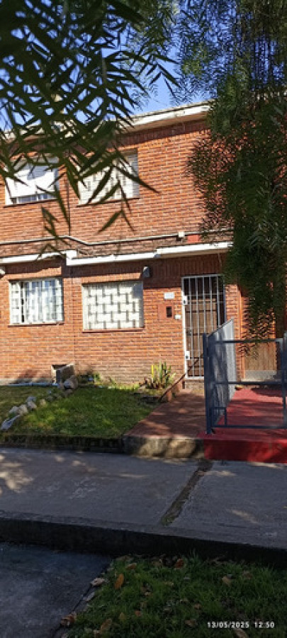 En Venta Casa 2 Dormitorios, Amplia En La Unión