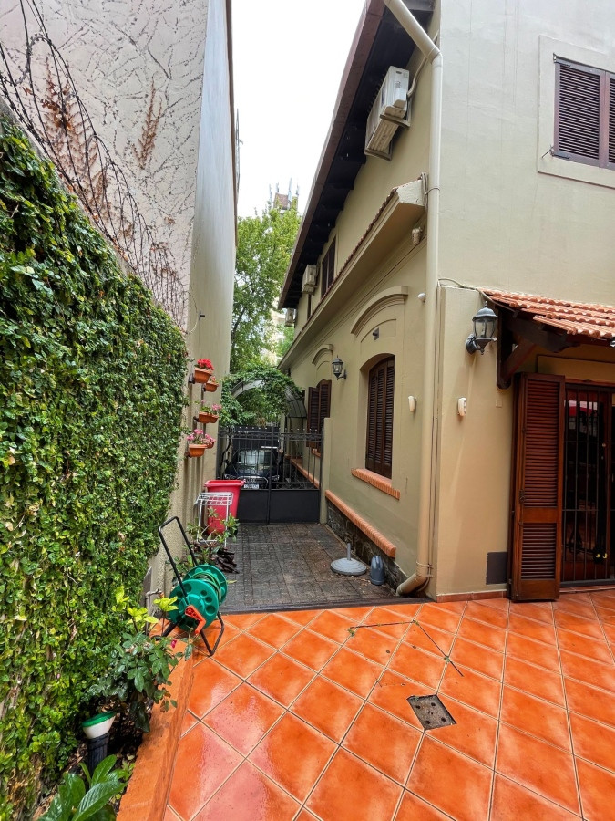 Venta Confortable Casa 4 Dormitorios, 3 Baños En Punta Carretas
